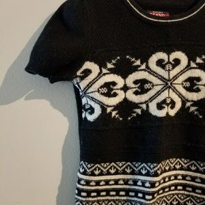 Classic black and white short-sleeved sweater